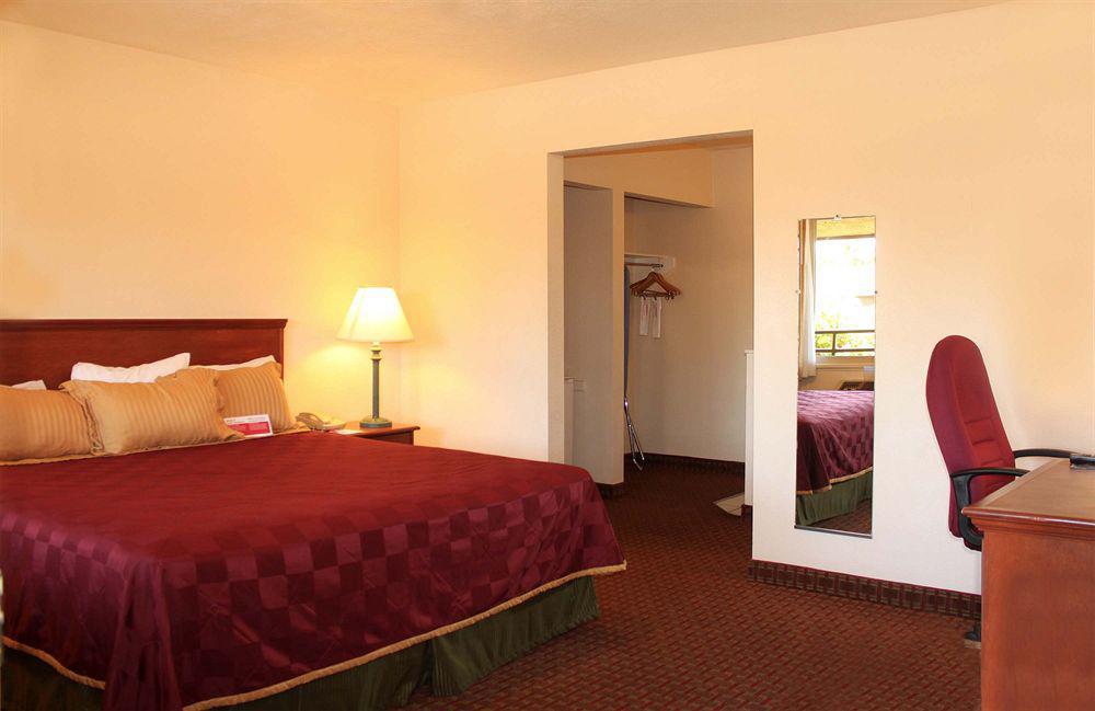 Ramada By Wyndham Near Seaworld / Mission Beach San Diego Exteriör bild